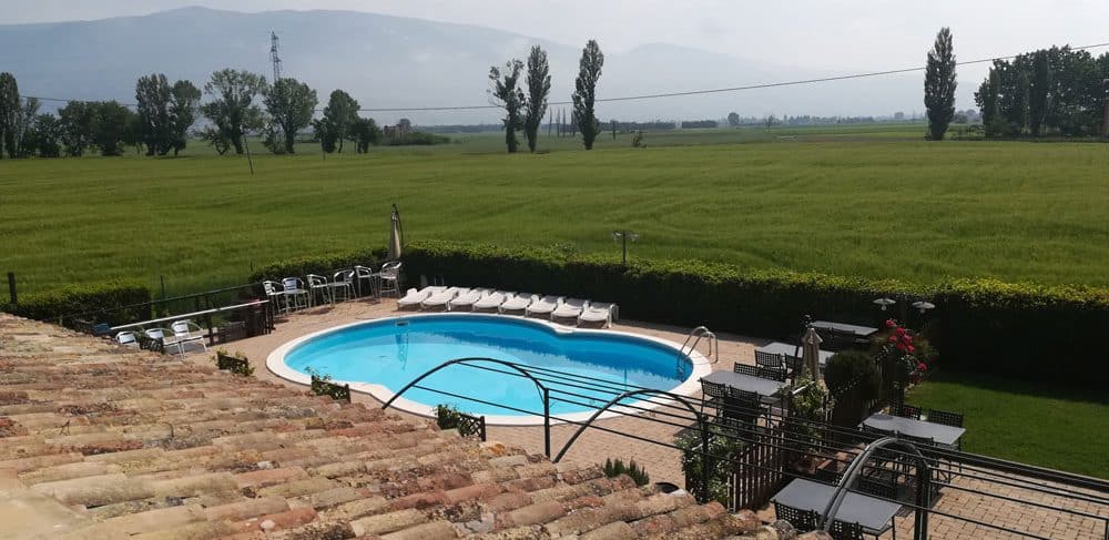 Offerta GIUGNO ad Assisi in casa vacanze con piscina e ristorante