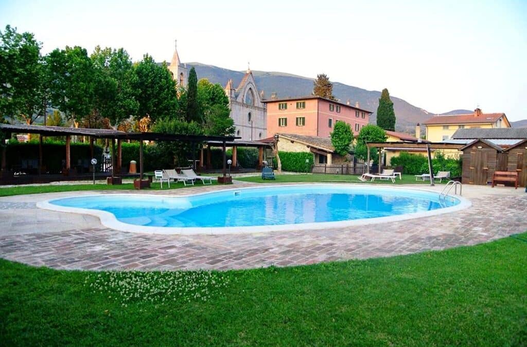 Offerta GIUGNO per famiglie ad Assisi in agriturismo con piscina