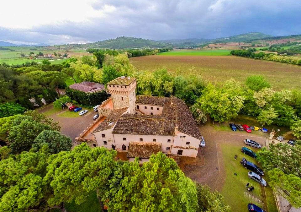 Offerta LUGLIO in Castello con Ristorante vicino Assisi
