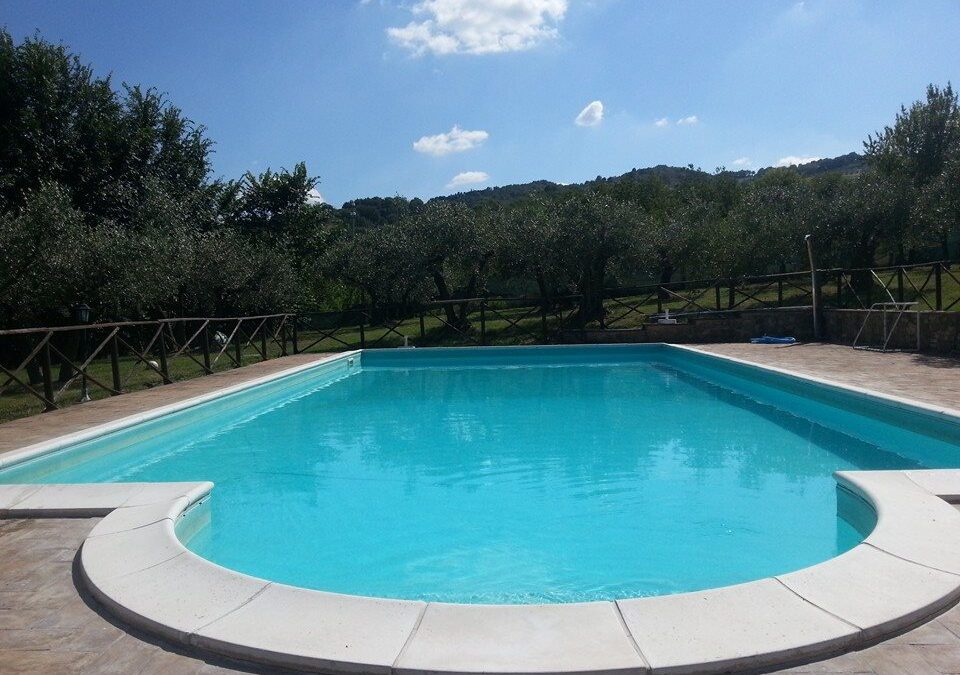 Lastminute GIUGNO in Agriturismo Diffuso con piscina e ristorante vicino Assisi