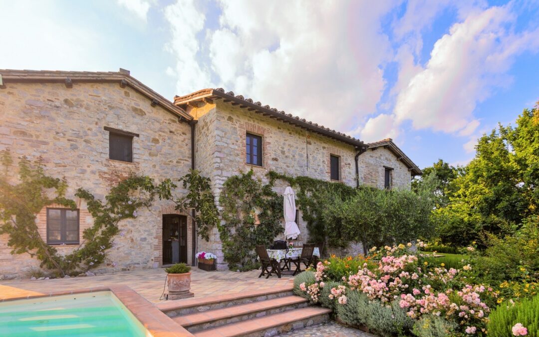 AGOSTO Villa con piscina salata in esclusiva in Umbria