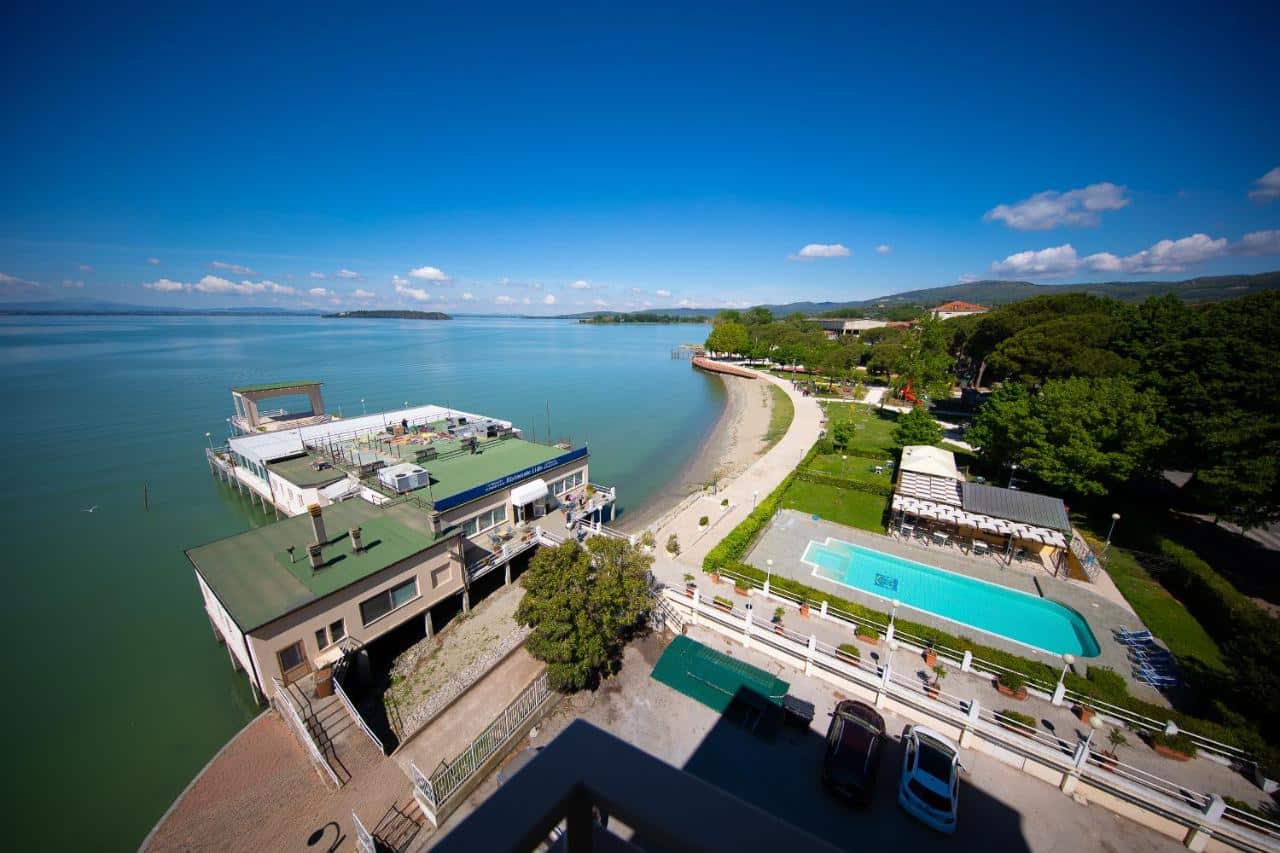 hotel sul lago di trasimeno