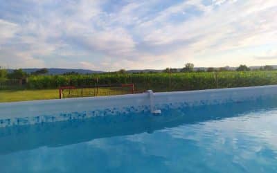 Assisi Family Hub: casale con piscina