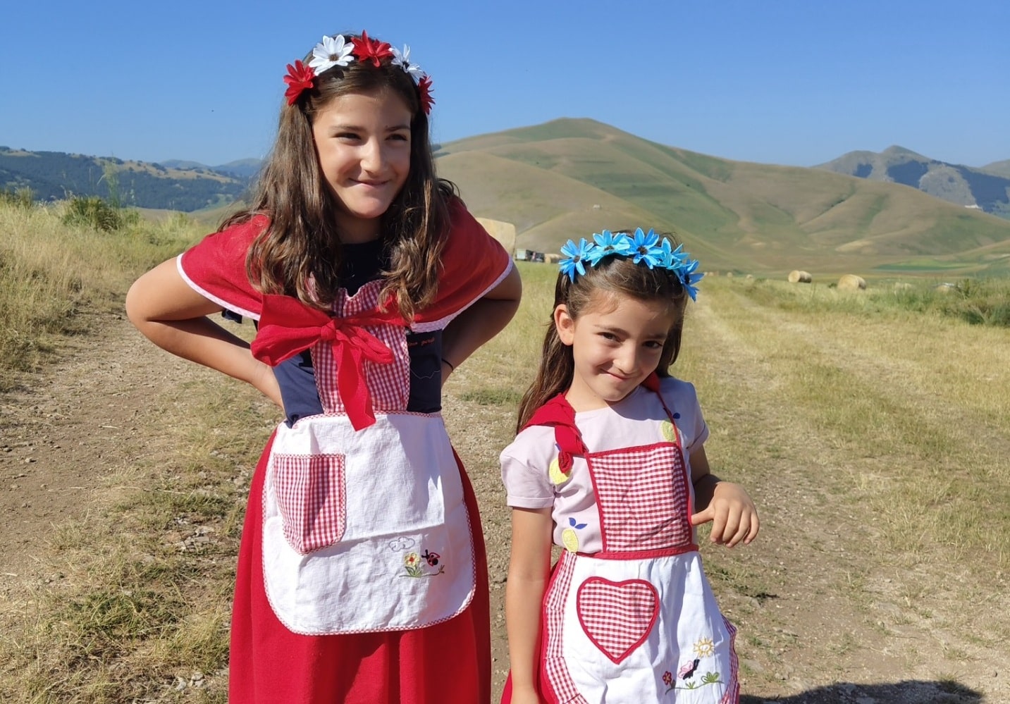 Bambini in montagna a Castelluccio cosa fare Scena dello spettacolo teatrale 'Le Nid | Il Nido' a Panicale, parte della rassegna Pollicino Sentieri Teatrali